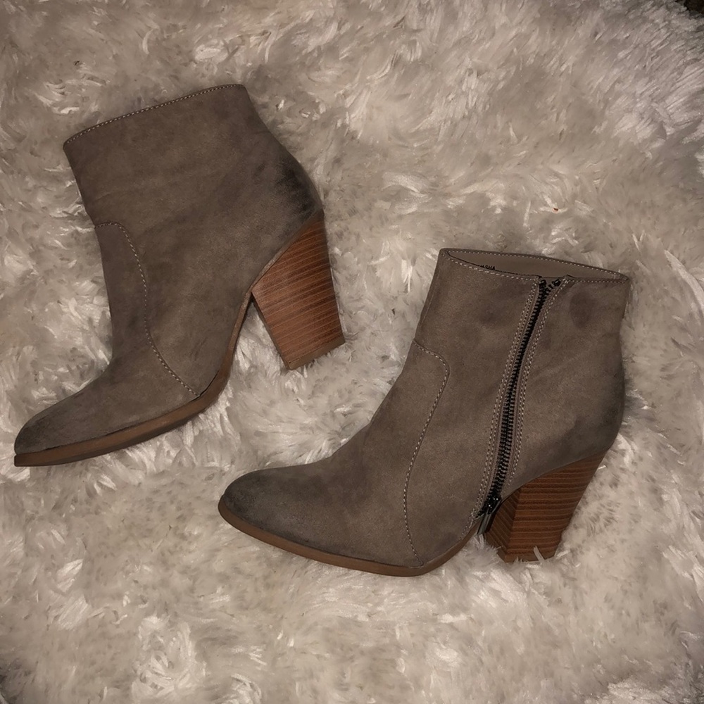 Grey booties, Zipper on outside. Barely worn! :)